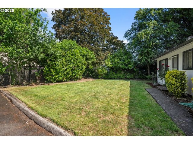 12011 Se MARKET St, Portland, OR 97216