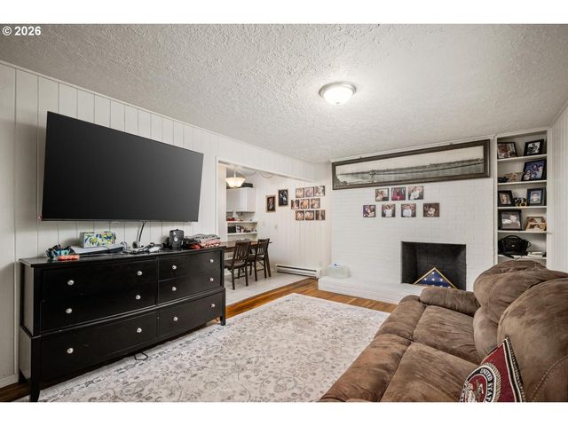 12011 Se MARKET St, Portland, OR 97216