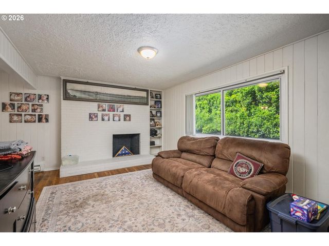 12011 Se MARKET St, Portland, OR 97216