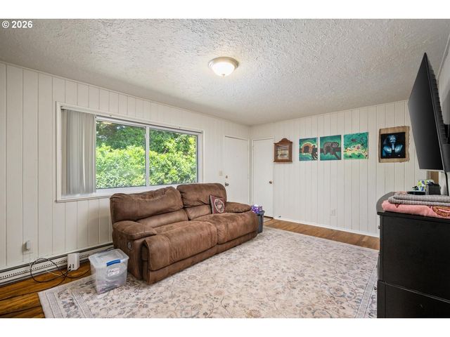 12011 Se MARKET St, Portland, OR 97216