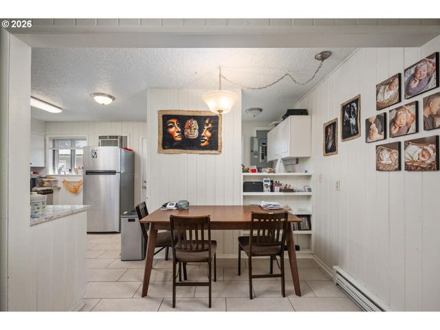 12011 Se MARKET St, Portland, OR 97216