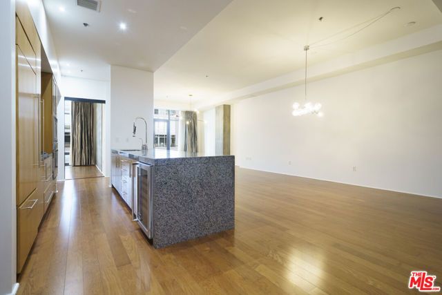 1111 S Grand Avenue PH 3, Los Angeles, CA 90015