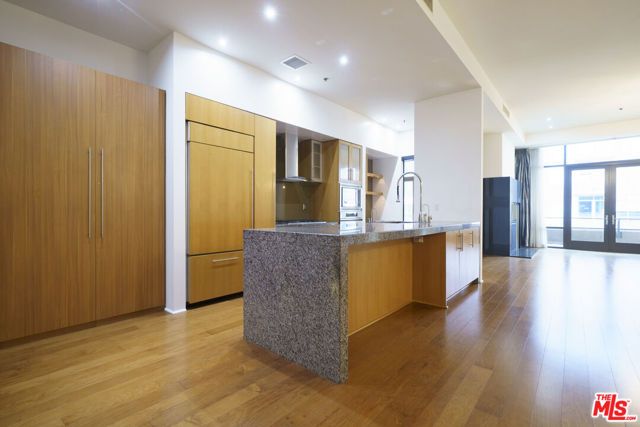 1111 S Grand Avenue PH 3, Los Angeles, CA 90015