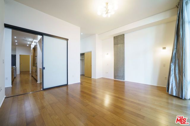 1111 S Grand Avenue PH 3, Los Angeles, CA 90015