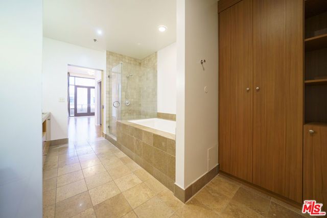 1111 S Grand Avenue PH 3, Los Angeles, CA 90015