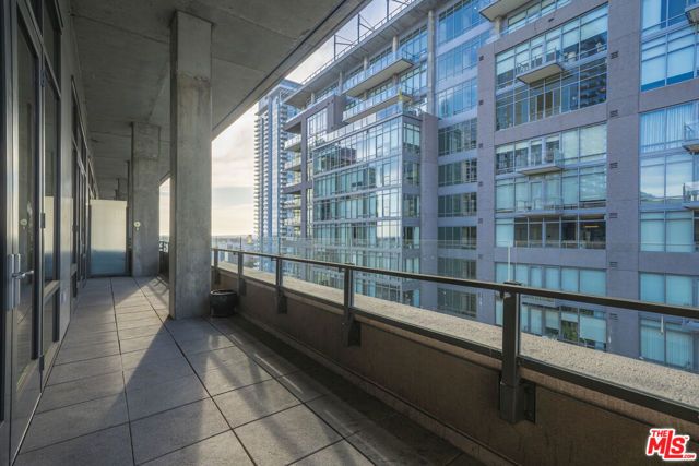 1111 S Grand Avenue PH 3, Los Angeles, CA 90015