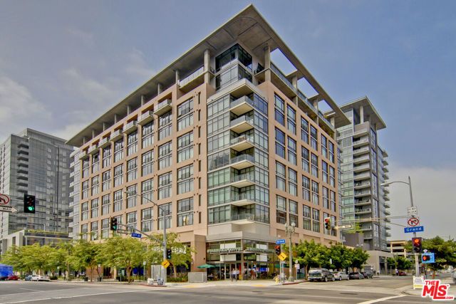 1111 S Grand Avenue PH 3, Los Angeles, CA 90015
