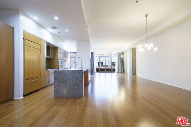 1111 S Grand Avenue PH 3, Los Angeles, CA 90015