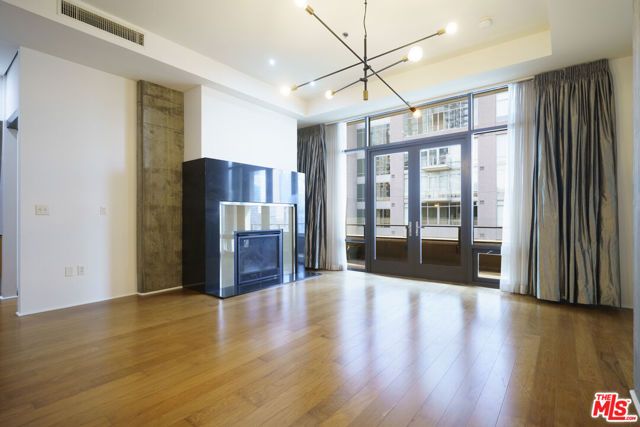 1111 S Grand Avenue PH 3, Los Angeles, CA 90015