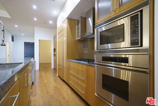 1111 S Grand Avenue PH 3, Los Angeles, CA 90015