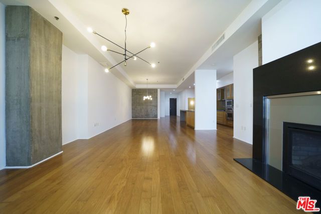 1111 S Grand Avenue PH 3, Los Angeles, CA 90015