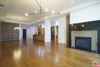 1111 S Grand Avenue PH 3, Los Angeles, CA 90015