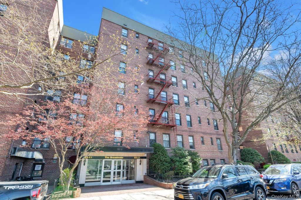 83-11 139 Street 1F, Briarwood, NY 11435