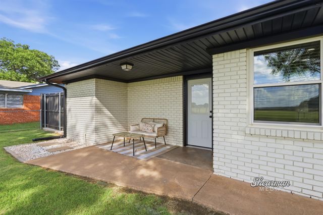 1007 W BEVERLY LOOP, Burkburnett, TX 76354