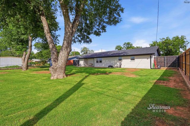 1007 W BEVERLY LOOP, Burkburnett, TX 76354