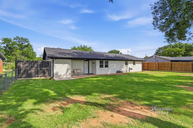 1007 W BEVERLY LOOP, Burkburnett, TX 76354