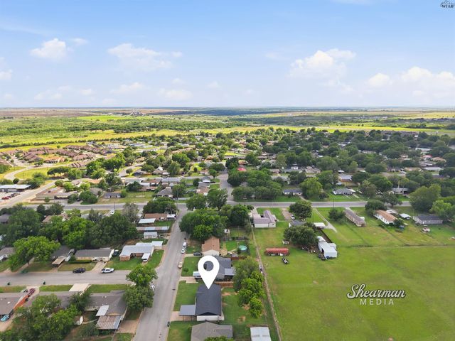 1007 W BEVERLY LOOP, Burkburnett, TX 76354