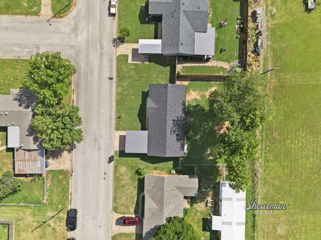 1007 W BEVERLY LOOP, Burkburnett, TX 76354