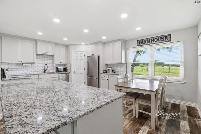 1007 W BEVERLY LOOP, Burkburnett, TX 76354