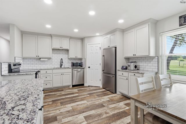1007 W BEVERLY LOOP, Burkburnett, TX 76354