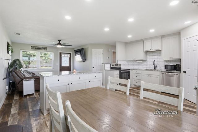 1007 W BEVERLY LOOP, Burkburnett, TX 76354
