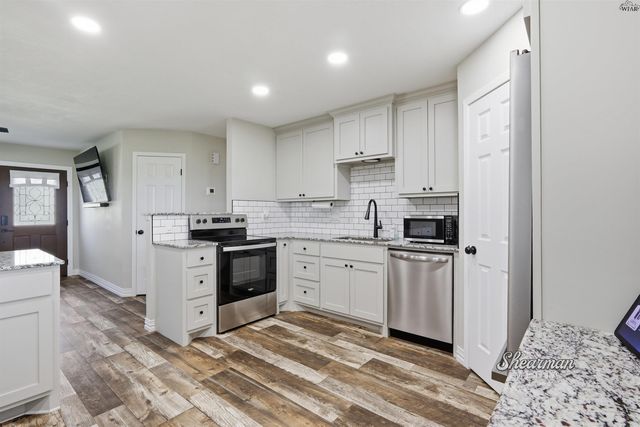 1007 W BEVERLY LOOP, Burkburnett, TX 76354