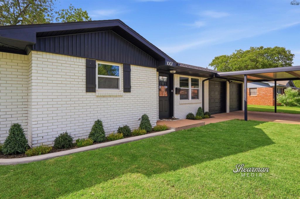 1007 W BEVERLY LOOP, Burkburnett, TX 76354