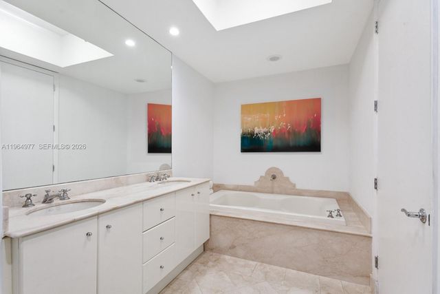 100 S Pointe Dr 1001, Miami Beach, FL 33139