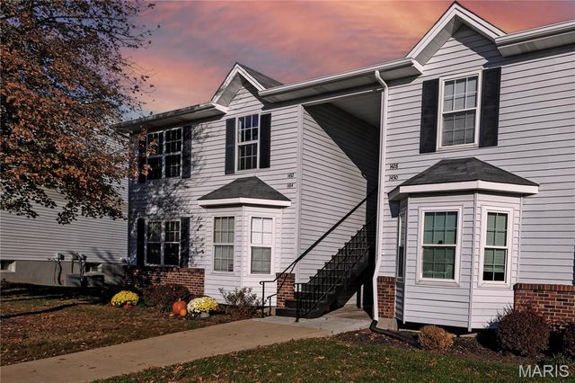 1432 Surrey Lane, St Peters, MO 63304