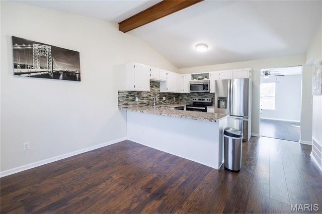 1432 Surrey Lane, St Peters, MO 63304