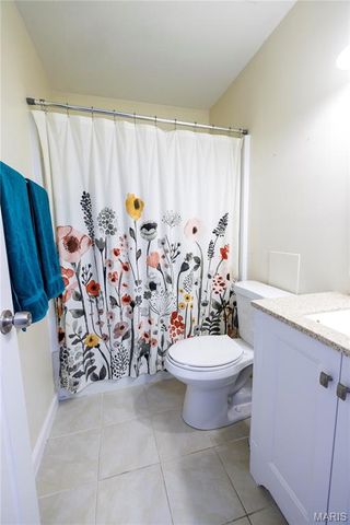 1432 Surrey Lane, St Peters, MO 63304