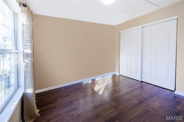 1432 Surrey Lane, St Peters, MO 63304