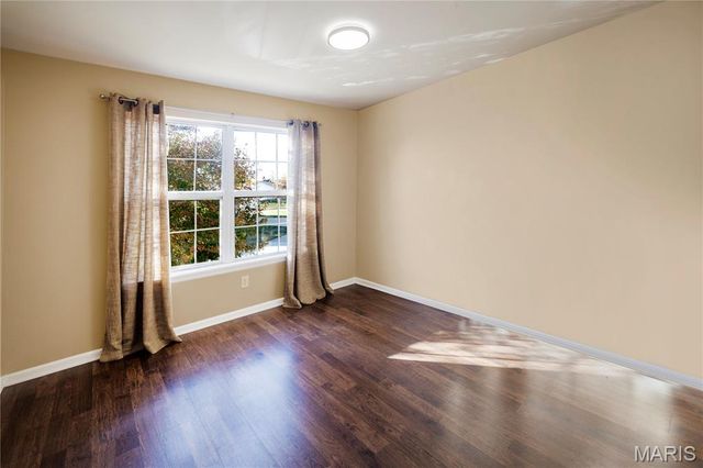 1432 Surrey Lane, St Peters, MO 63304