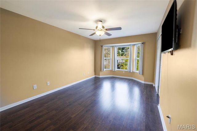 1432 Surrey Lane, St Peters, MO 63304