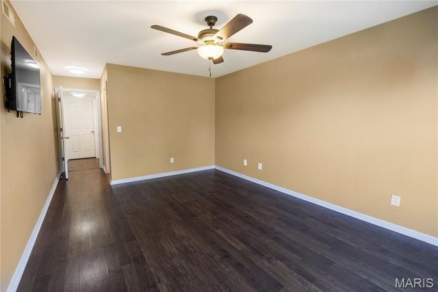 1432 Surrey Lane, St Peters, MO 63304