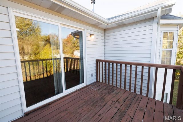 1432 Surrey Lane, St Peters, MO 63304