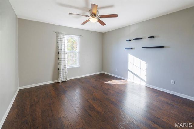 1432 Surrey Lane, St Peters, MO 63304