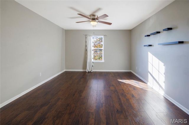 1432 Surrey Lane, St Peters, MO 63304