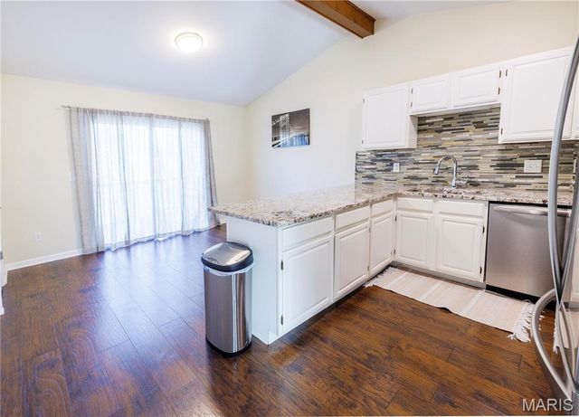 1432 Surrey Lane, St Peters, MO 63304