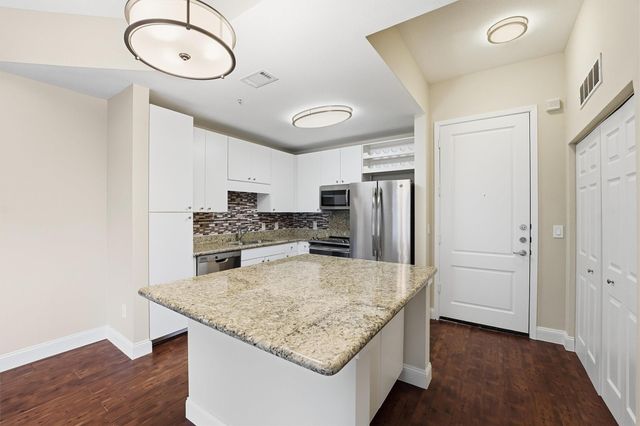 3505 Sage Road 208, Houston, TX 77056