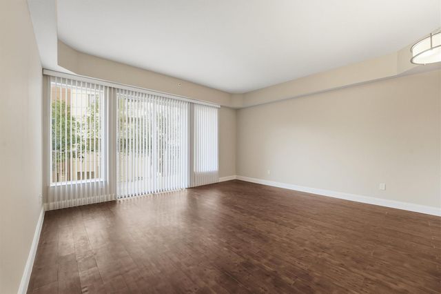 3505 Sage Road 208, Houston, TX 77056