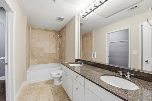 3505 Sage Road 208, Houston, TX 77056