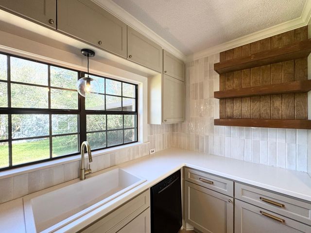 106 S Grace Street, Crockett, TX 75835