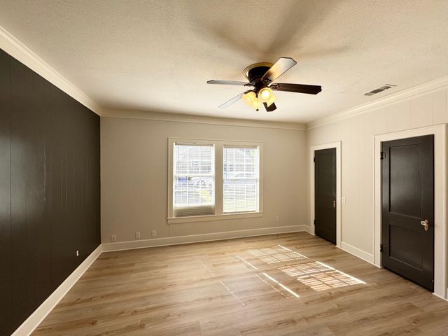 106 S Grace Street, Crockett, TX 75835