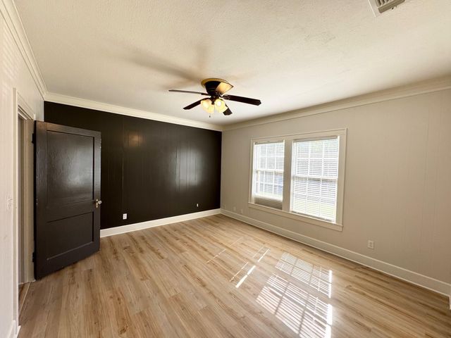 106 S Grace Street, Crockett, TX 75835