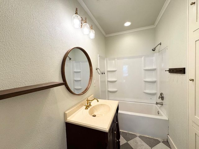 106 S Grace Street, Crockett, TX 75835