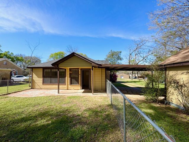 106 S Grace Street, Crockett, TX 75835