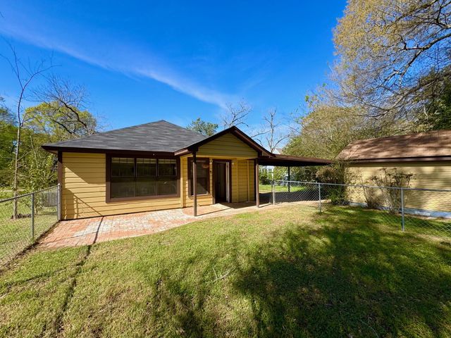 106 S Grace Street, Crockett, TX 75835