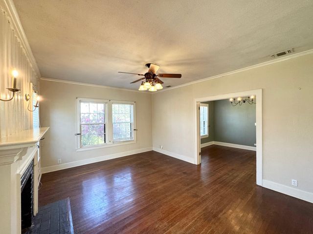 106 S Grace Street, Crockett, TX 75835