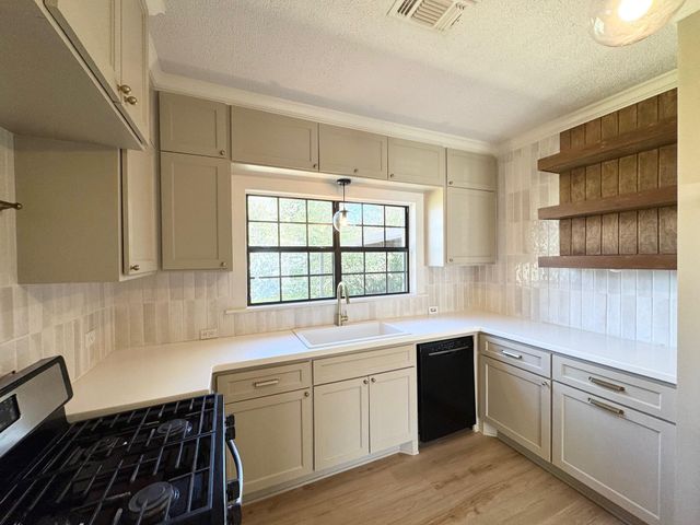 106 S Grace Street, Crockett, TX 75835